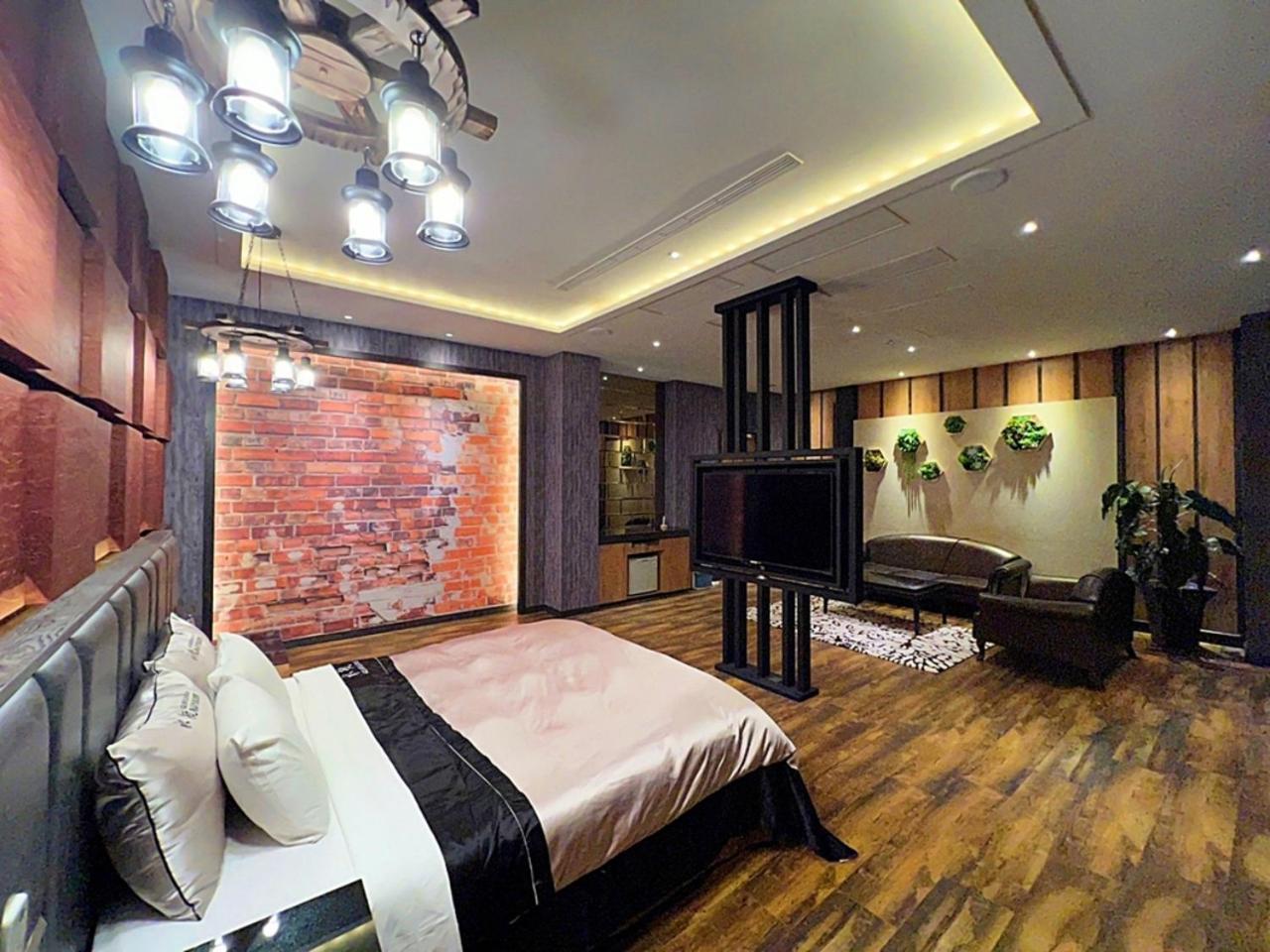 Aquarius Motel Taichung Extérieur photo