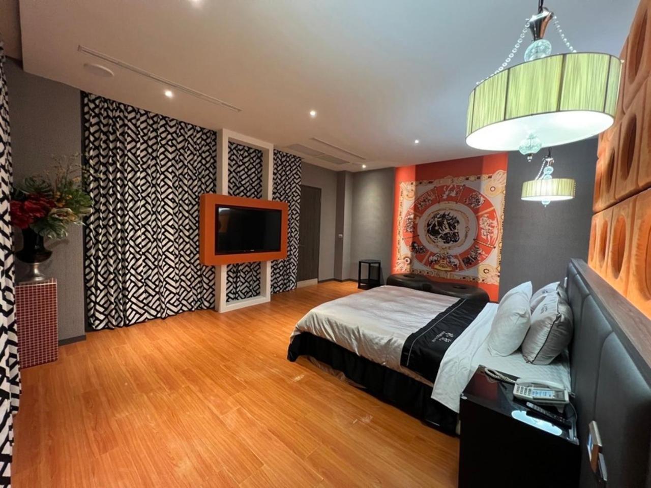 Aquarius Motel Taichung Extérieur photo