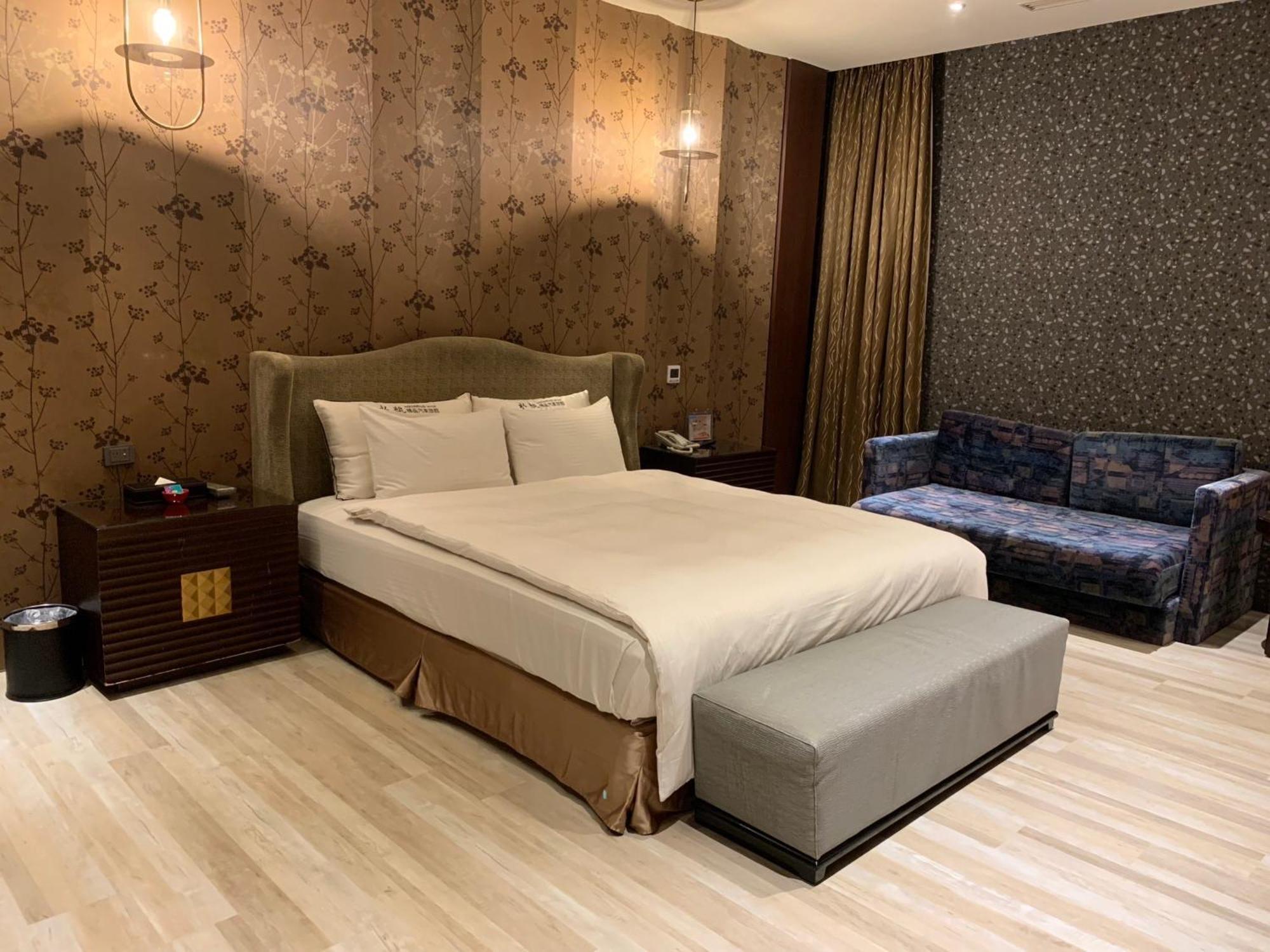 Aquarius Motel Taichung Extérieur photo