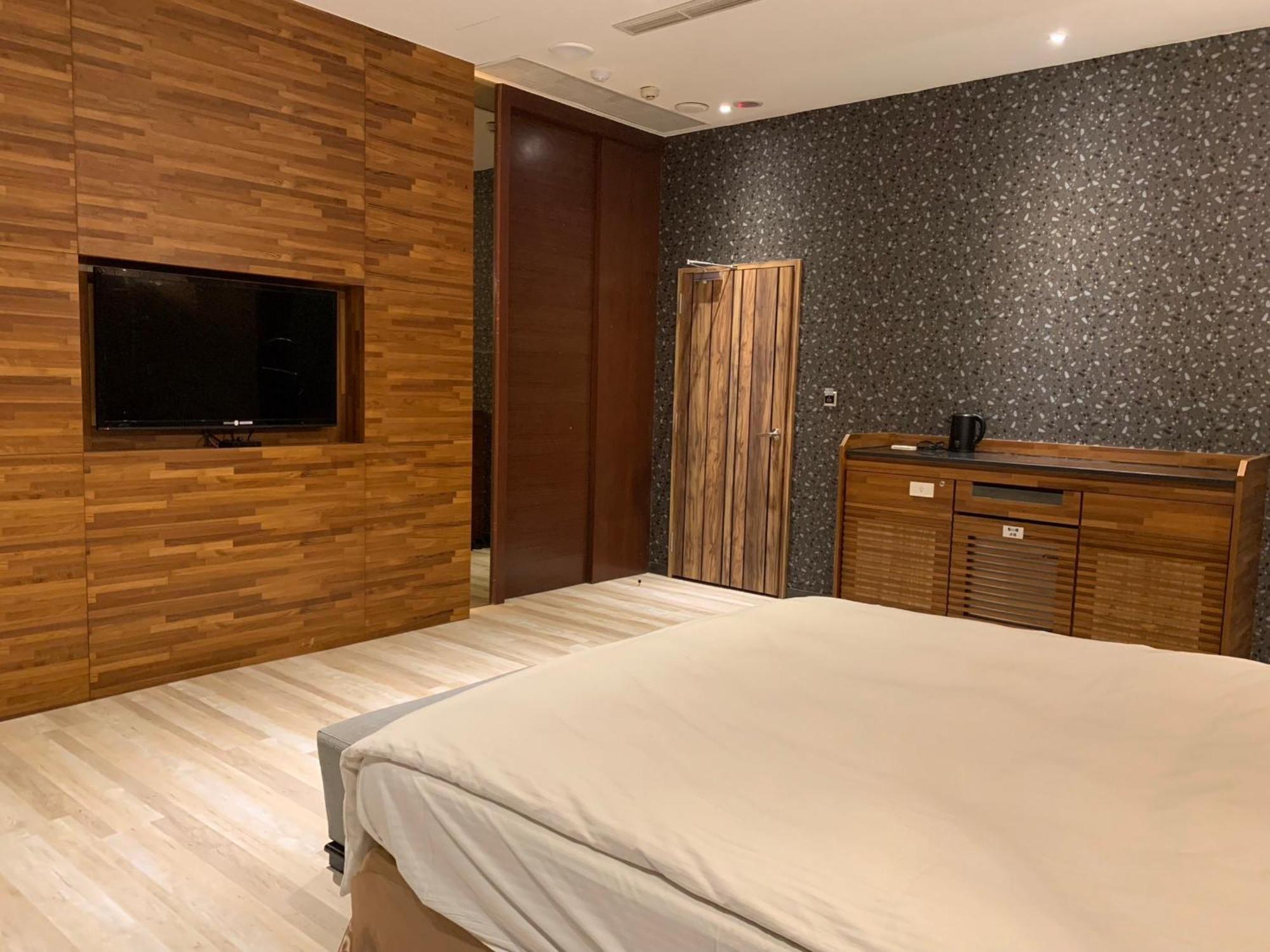 Aquarius Motel Taichung Extérieur photo