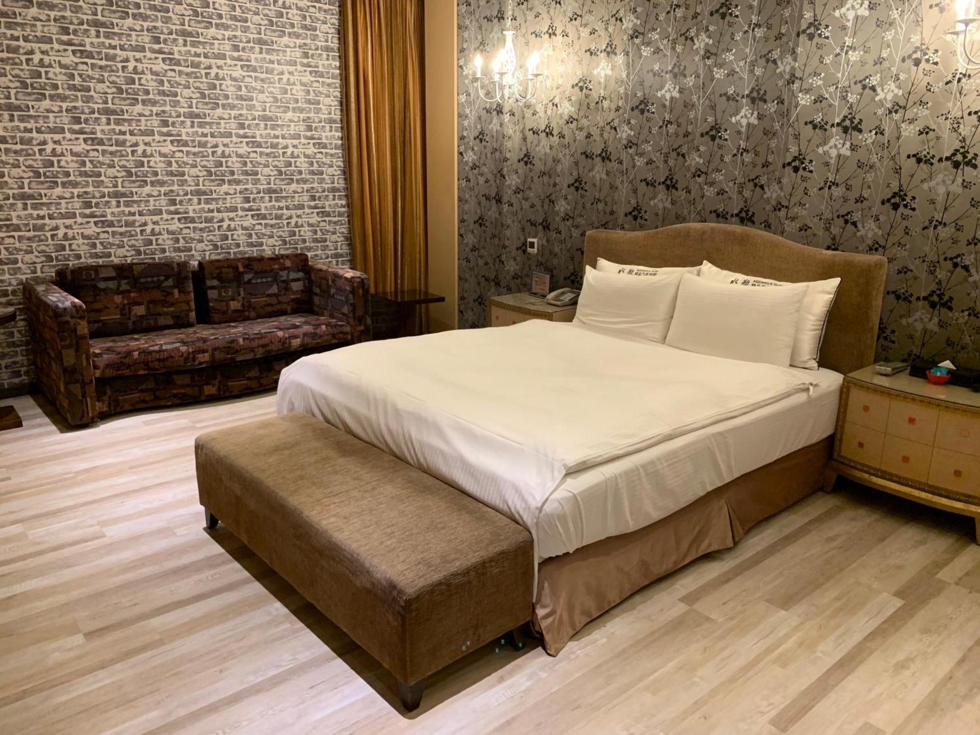 Aquarius Motel Taichung Extérieur photo
