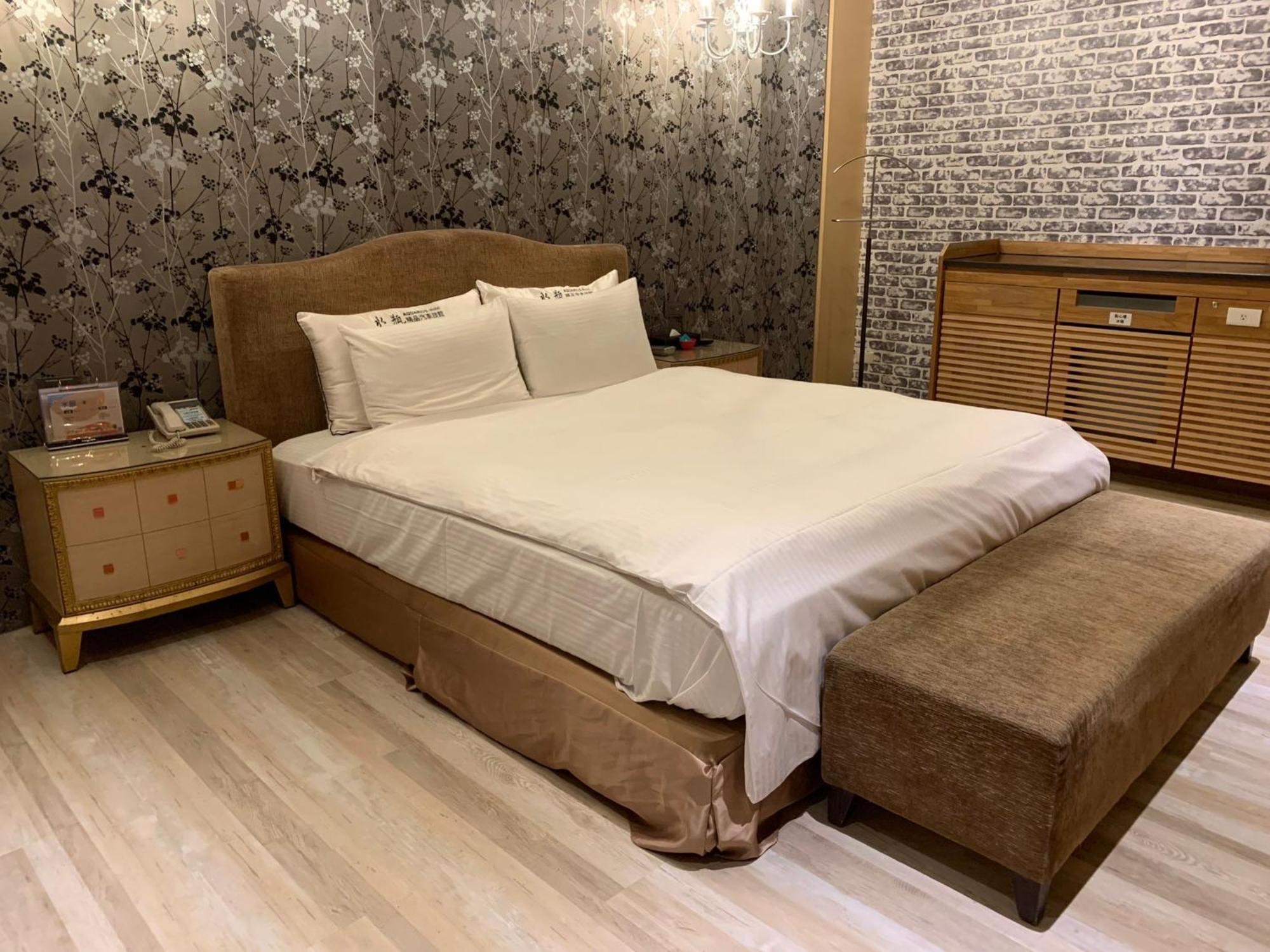 Aquarius Motel Taichung Extérieur photo
